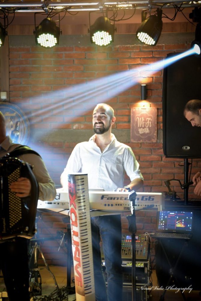 exclusive band - Milan klavijatura